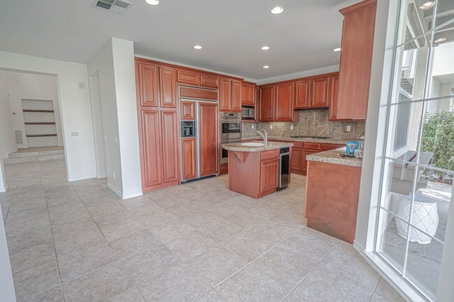 Building Photo - 4 Bedroom Home for Rent on the Lake at Bridgeport!