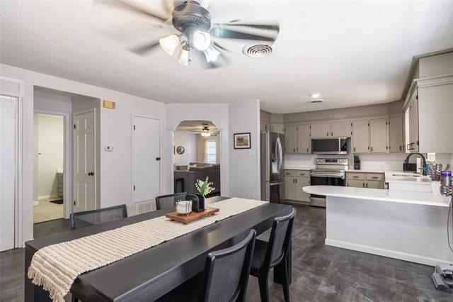 Building Photo - 3333 S 27th St