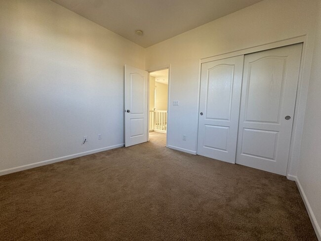 Building Photo - Gorgeous 4 Bedroom Home! Close to Great Sc...