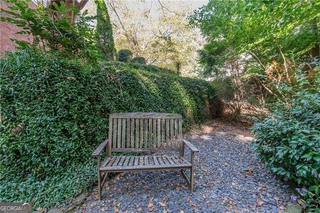 Building Photo - 651 Briarleigh Way