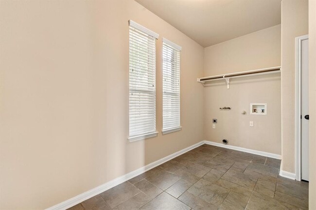 Building Photo - 676 Rusk Rd