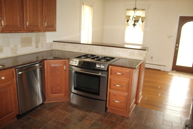 Building Photo - 653 Runkle Rd