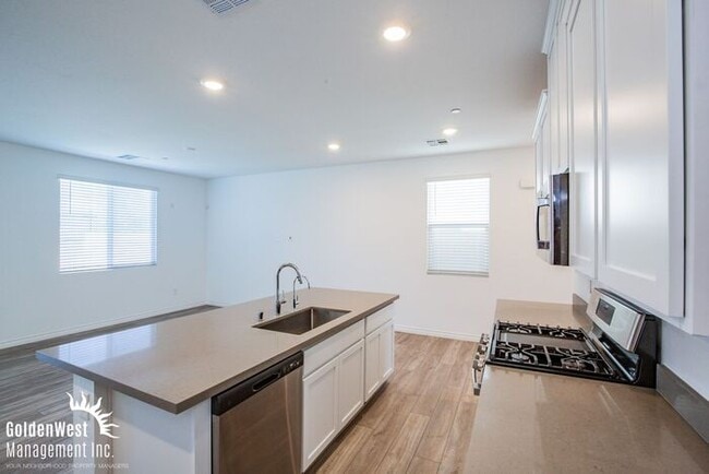 Building Photo - Modern 3Bdm 2.5Ba Home Home in Skye Canyon with Premium Community Amenities