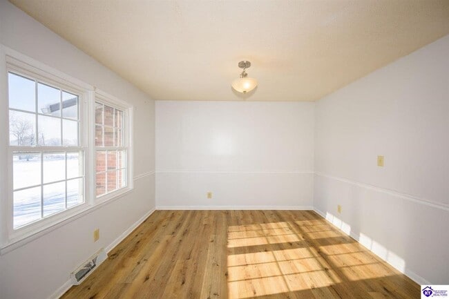 Building Photo - 237 Stratmoor Dr