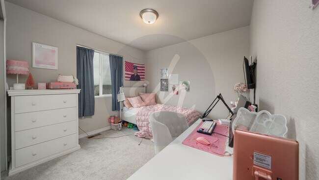 Building Photo - Three Bedroom  Home in Vantana