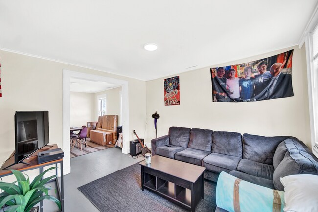 Building Photo - 919 Foster St