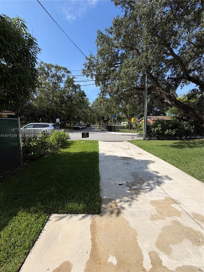 Building Photo - 6091 SW 64th Terrace