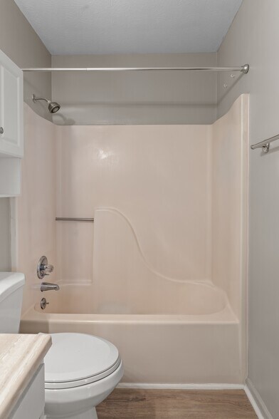 Building Photo - 2822 Airwood Dr