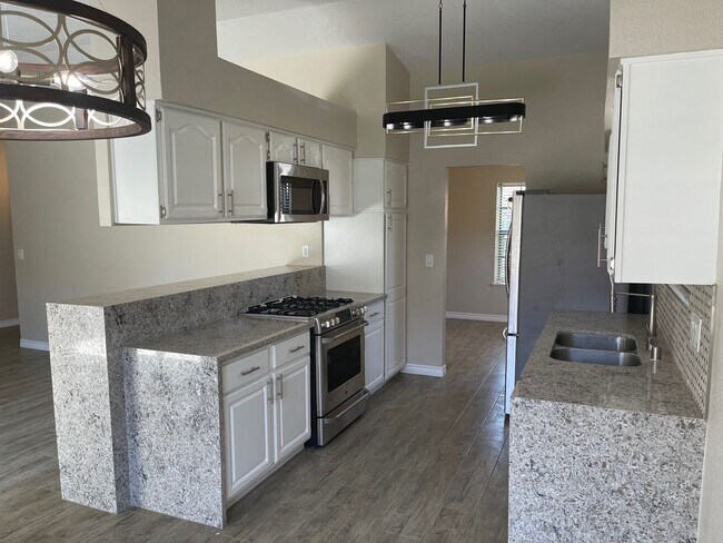 Building Photo - ***GORGEOUS SINGLE STORY BEAUTY IN THE HEA...