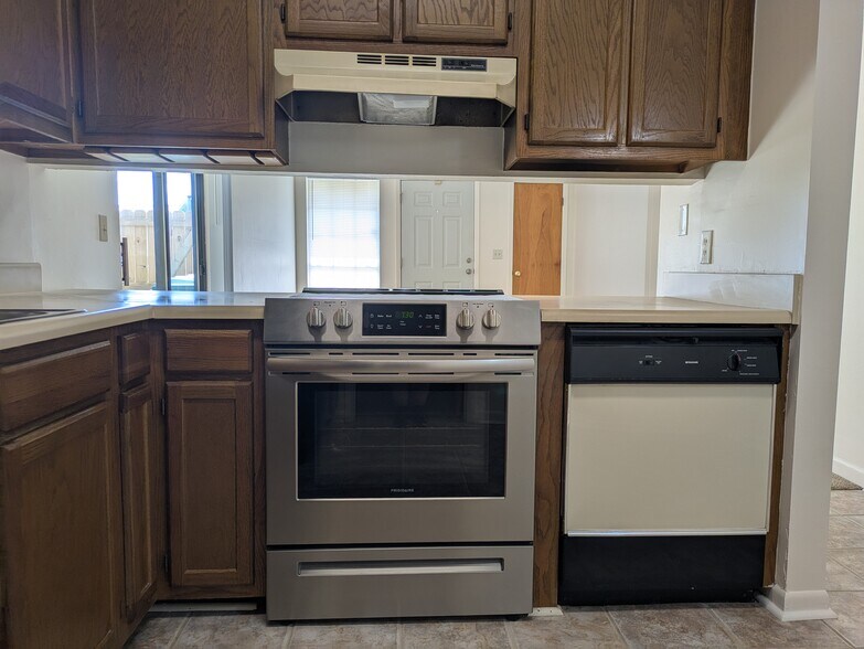 Building Photo - 1501 Green Acres Blvd