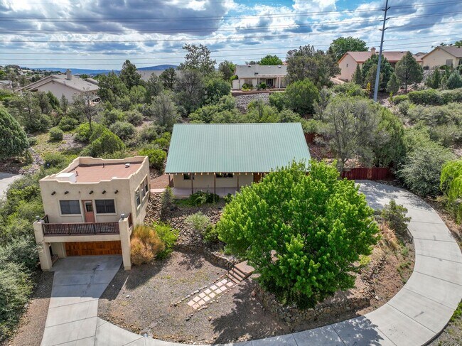 Building Photo - 2 Bedroom plus Office in Main House & Stud...