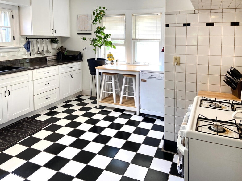 Kitchen - 3811 N Morris Blvd