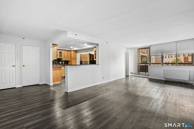 Building Photo - 143 Hoyt St