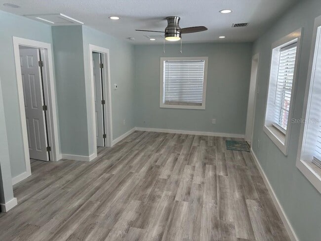 Building Photo - 8050 Bayshore Dr
