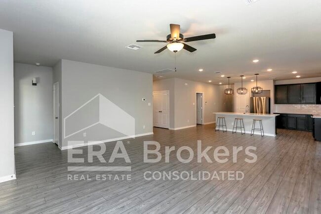 Building Photo - 6402 Golden Gate Dr