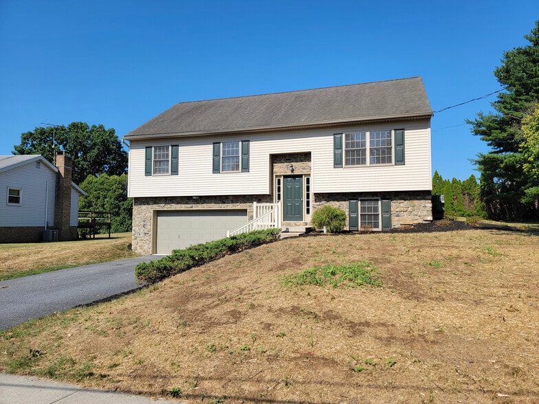 Building Photo - 5206 Brook Dr