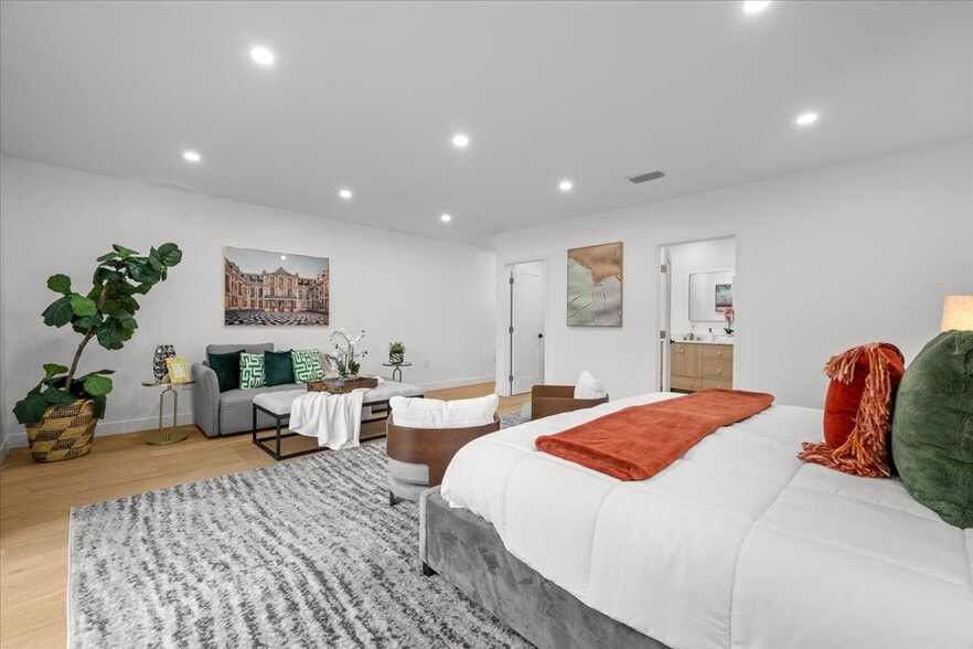 Building Photo - 5815 Saloma Ave