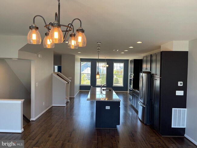 Building Photo - 419 Foxglove Way
