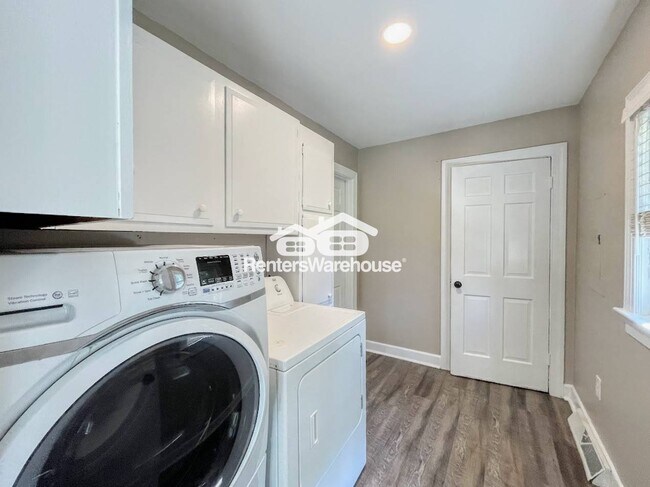 Building Photo - 2909 Duke of York Dr