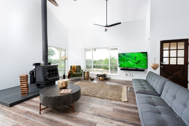 Building Photo - Extravagant 5 Star Vacation Home - Your Private Retreat in Hill Country, Wimberley Texas