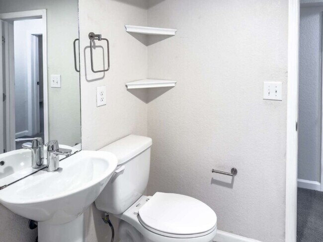 Building Photo - "Spacious 5-Bedroom Gem on Locust Street – 2,053 Sq. Ft. of Comfort in Denver's Heart!"