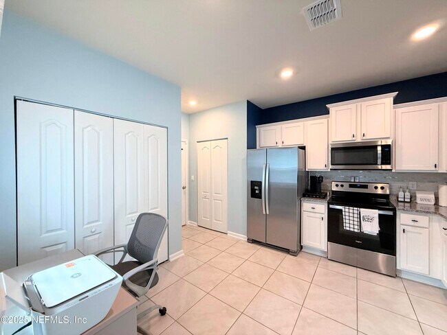 Building Photo - 33 Summer Daze Dr