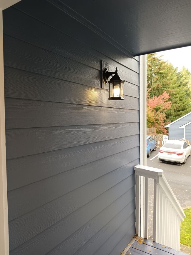 Building Photo - 3bed 2.5 bath Silverdale Rejuvinated Townhouse