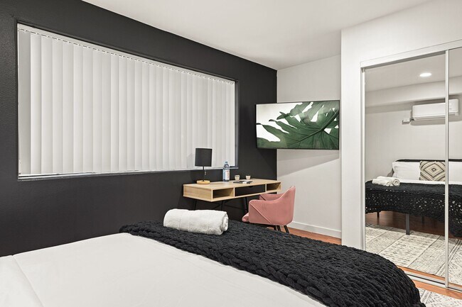 Building Photo - 10777 Ashton Ave