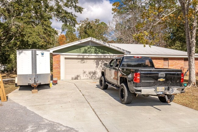 Building Photo - Home for Rent on the Bayou