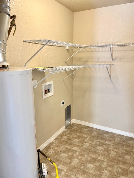 Building Photo - 8053 Pinfeather Dr