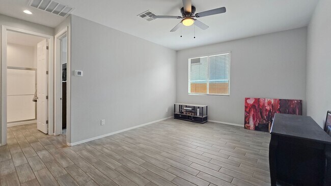 Building Photo - 18572 W Cottontail Ln
