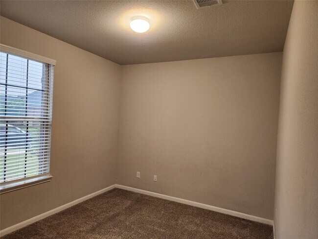 Building Photo - 8519 Golden Field Dr