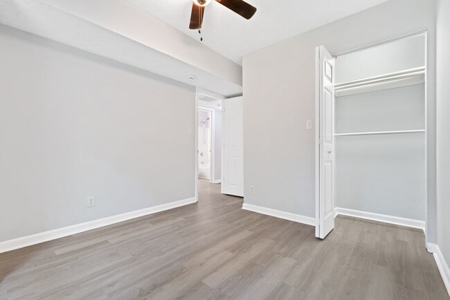 Building Photo - Nicely Remodeled 3 Bedroom House on Cul-de-Sac with Walkout Basement!