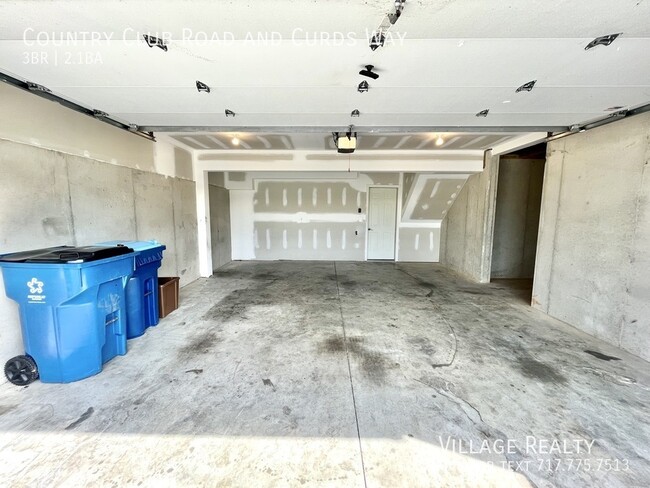 Building Photo - 703 Country Club Rd