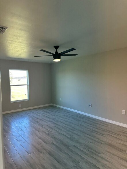 Building Photo - Beautiful 4/2 newer construction- coming soon
