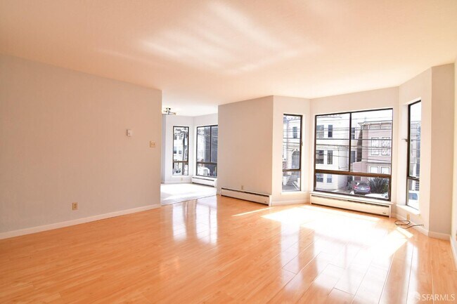 Building Photo - 359 5th Ave