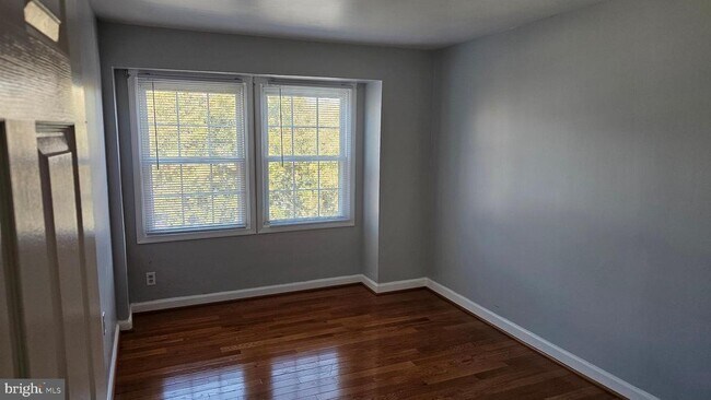 Building Photo - 12131 Salemtown Dr