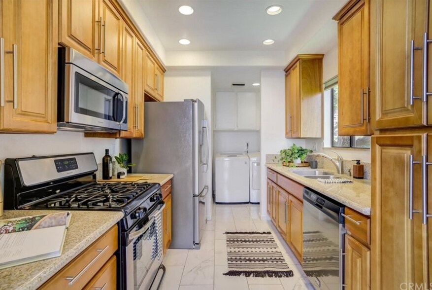 Building Photo - 688 Vallejo Villas