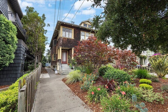 Building Photo - 2148 Santa Clara Ave