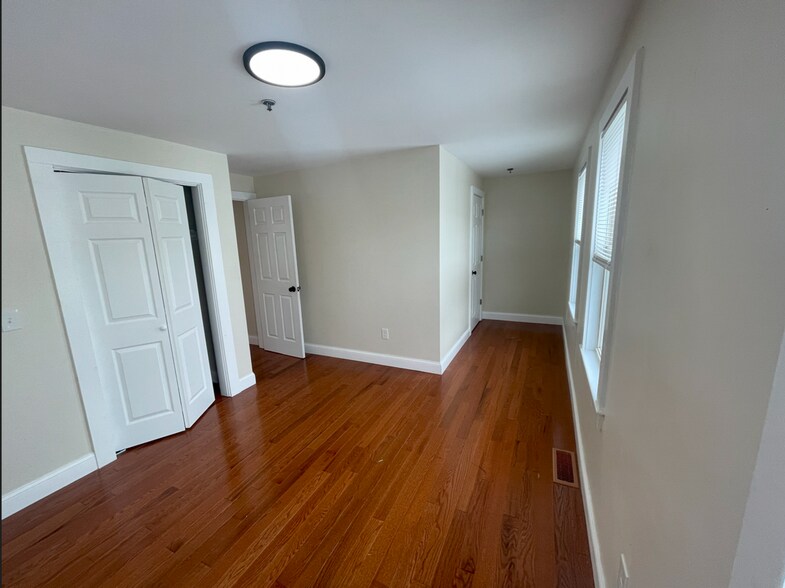 Building Photo - 211 Onset Ave