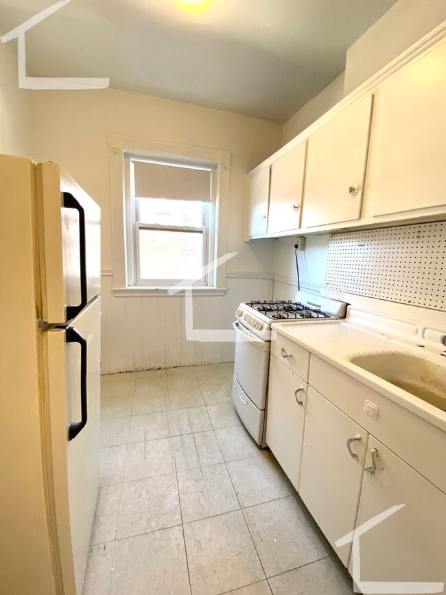 Building Photo - 12 Walbridge St