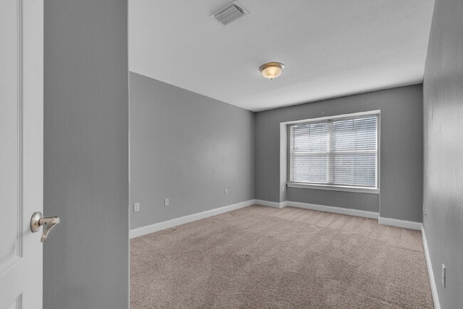 Building Photo - "Charming 3-Bedroom Townhouse Oasis in Destin!"