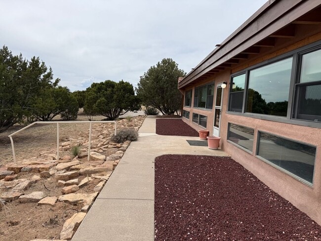 Building Photo - 5 Oriente Ct