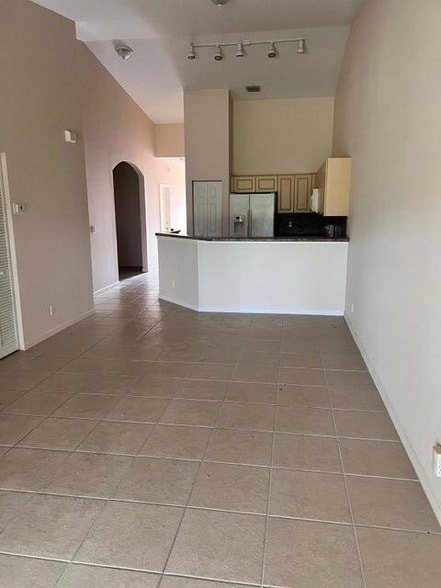 Building Photo - 2405 Windjammer Way