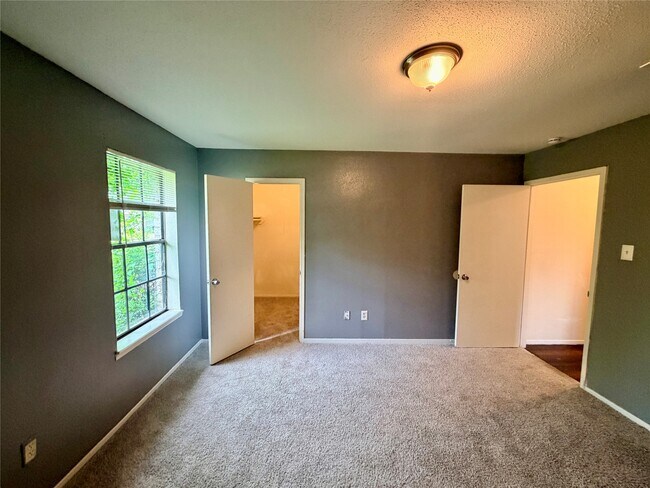 Building Photo - 15811 Nutcracker Ct