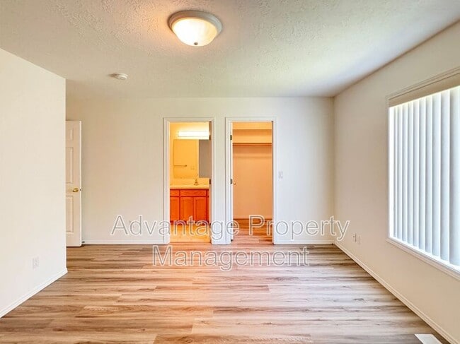 Building Photo - 1785 Cougar Ave SW