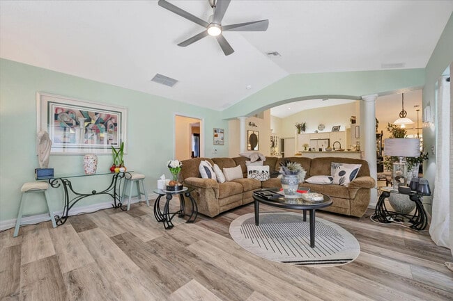 Building Photo - 19 Hoffer St