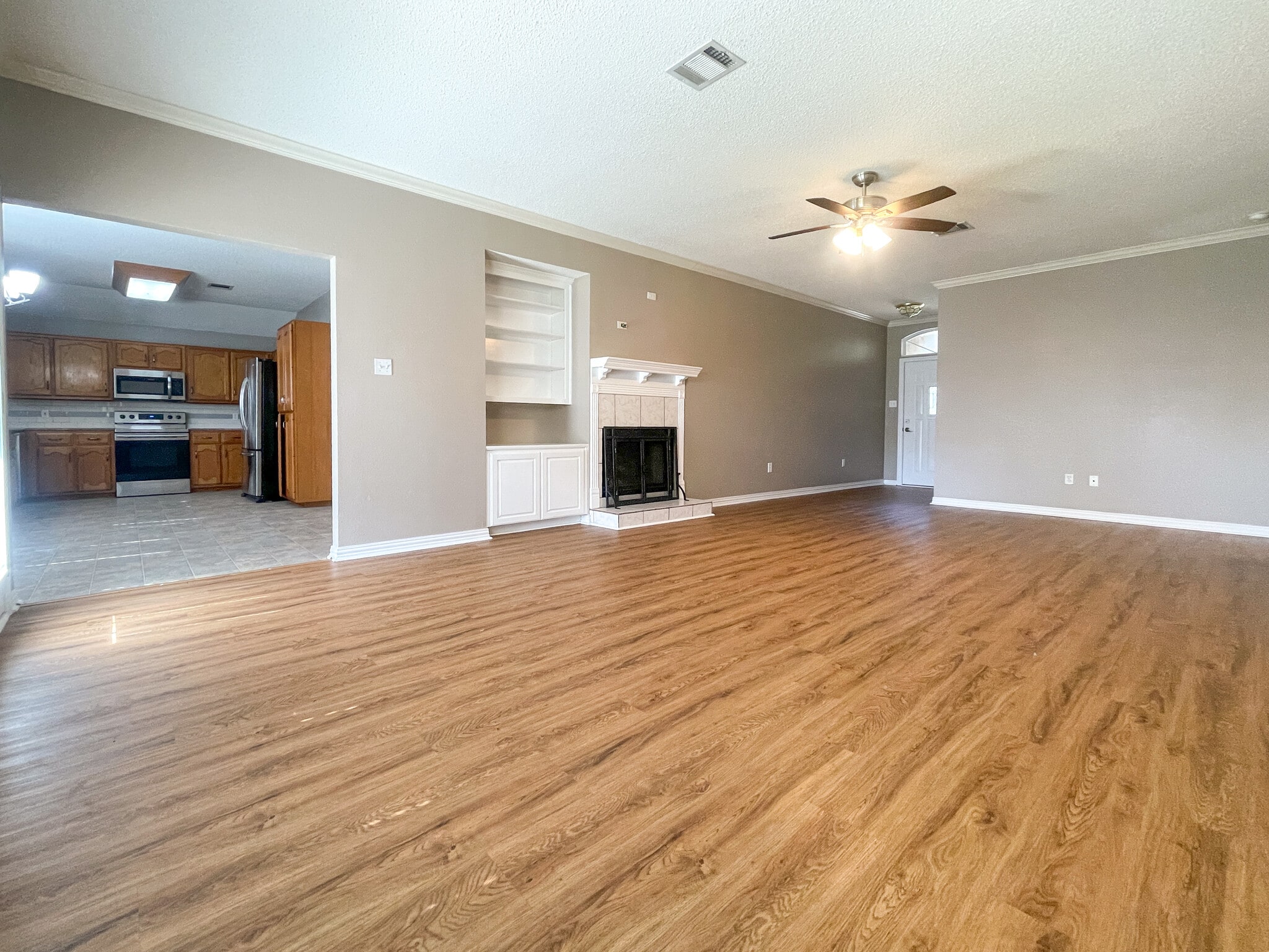 Building Photo - 1029 S Haven