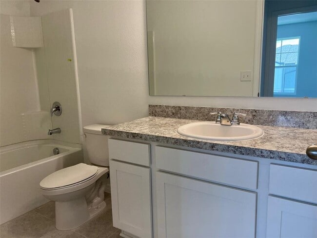 Building Photo - 545 Madison Dr