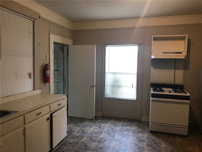 Building Photo - 5 Gulf St